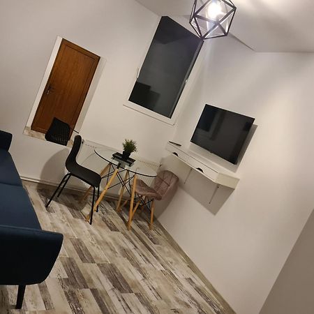 Luxury Mall First Apartments باكاو المظهر الخارجي الصورة